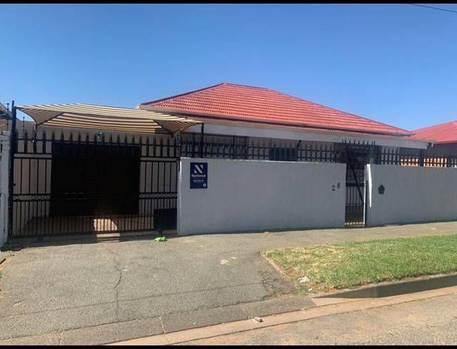 3 BEDROOM HOUSE FOR SALE IN NEWLANDS